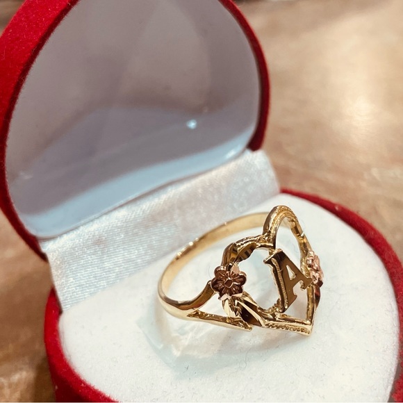 Initial Ring 10k gold - Picture 1 of 7